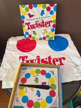 FUN TWISTER GAME IN ORIGINAL BOX